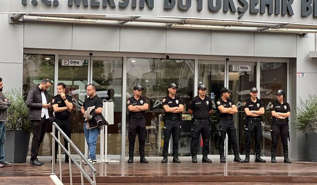 Mersin Büyükşehir Belediyesine operasyon! Başkan Seçer dahil 59 gözaltı