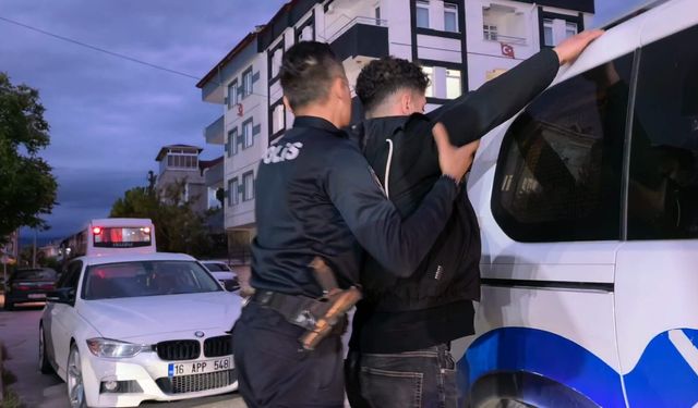 Ehliyet sınavına kopya düzeneğiyle girdi, yakayı ele verdi...