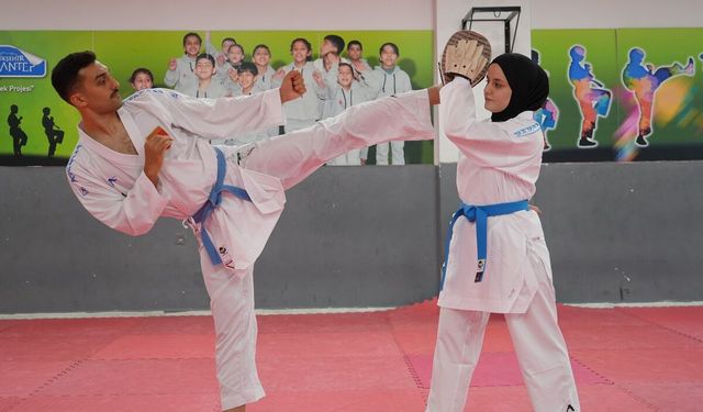 Gaziantep’te eşiyle yaptığı antrenmanlarla dünya şampiyonluğuna uzandı