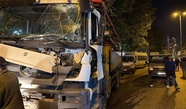 El freni çekilmeyen beton pompası dehşet saçtı! 7 araç hasar aldı