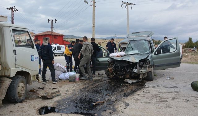 Feci kaza! İki kamyonet çarpıştı! Ölü ve yaralılar var…