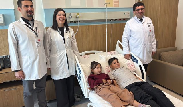 Gaziantep'te iki kardeşin kalbindeki delikler aynı anda yapılan operasyonla kapatıldı