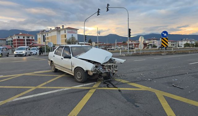 Gaziantep’te yürekleri ağza getiren kaza! Araç hurdaya döndü