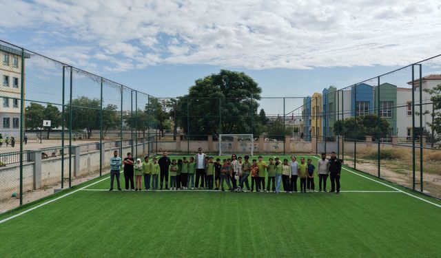 Öğrenciler istedi, Başkan Doğan yaptı! İlkokul öğrencilerinin halı sahaları yenilendi…