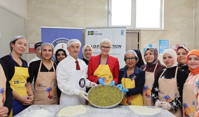 İsveç Büyükelçisi Şahinbey Belediyesi Aşevinde baklava açtı!