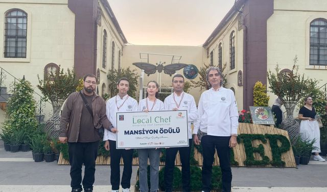 GAÜN öğrencileri Gastroantep’te mansiyon ödülü aldı