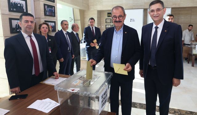 Gaziantep Sanayi Odası üyeleri sandık başında! Konukoğlu oyunu kullandı