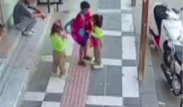 Gaziantep’in komşu ilinde ağabeyden örnek davranış! Okula giden kız kardeşlerinin çantalarını sırtladı