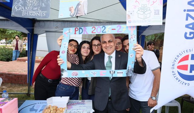 Rektör Doğan, tanıtım stantlarını ziyaret etti! Çalışmalar hakkında bilgi aldı