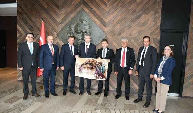 Gaziantepli halıcılardan Paris'te kritik temaslar