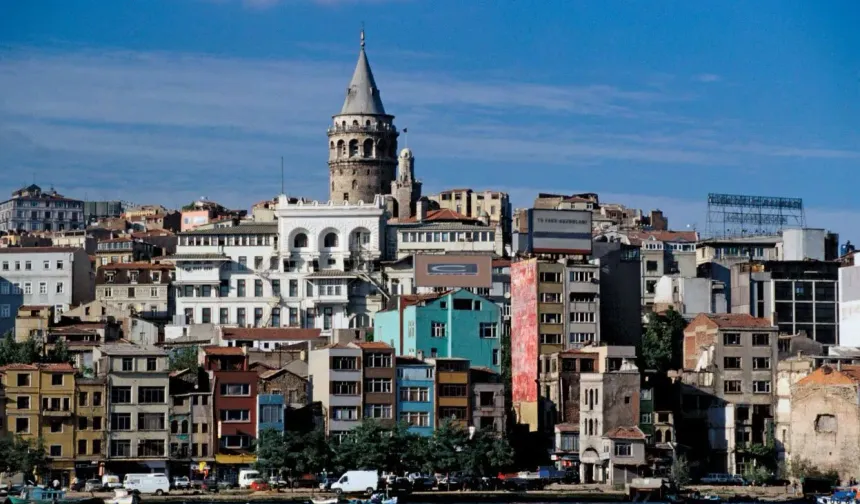 İstanbul'da Nefes Kesen Yarış: Fark Bir Puandan Az