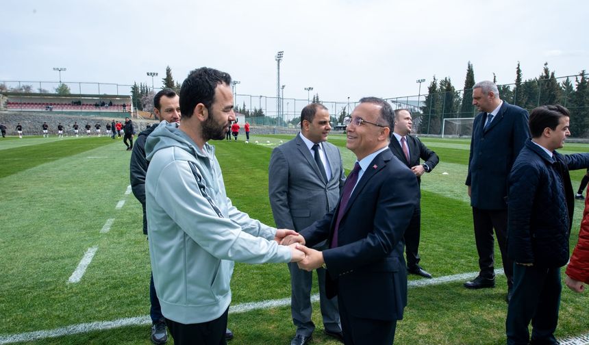 Vali Çeber’den Gaziantep Futbol Kulübüne Ziyaret!