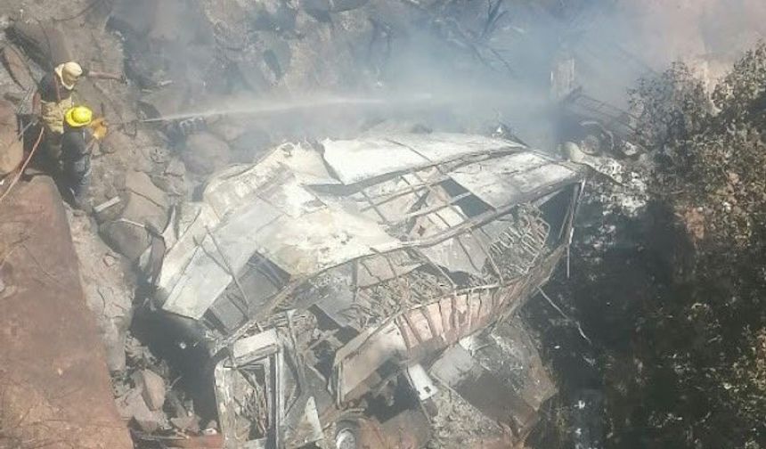 Limpopo'da  yolcu otobüsü şarampole yuvarlandı: 45 ölü
