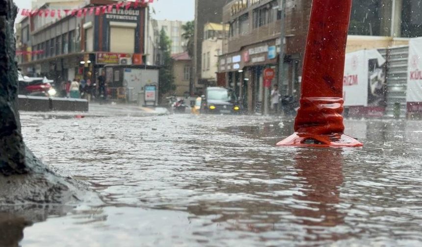 Kilis'te Sağanak Yağış Hayatı Felç Etti