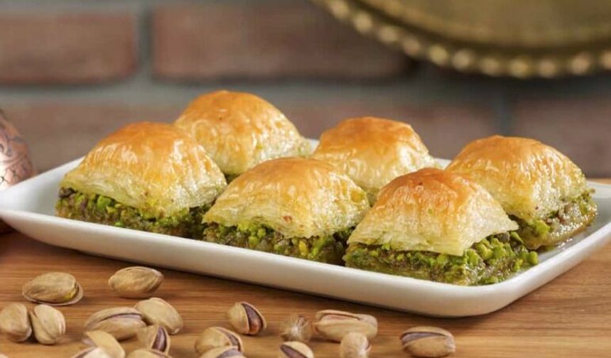 Amerikan aksanıyla Gaziantep baklavasını anlattı, sosyal medyayı salladı!