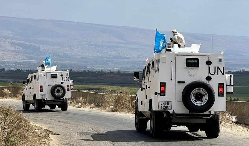 İsrail ordusu, UNIFIL'e ait gözlem kulesini buldozerle yıktı