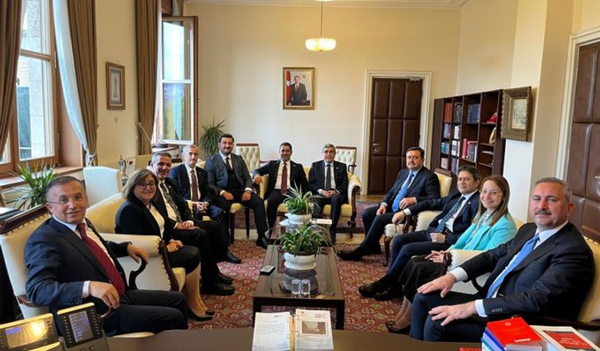 Gaziantep Protokolünden Abdulhamit Gül’e Ziyaret; Ziyarette Ne Konuşuldu!