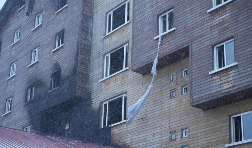 Otel yangınına ilişkin çarpıcı iddia! "1 kişi itfaiyeye girip evrak yakmış"