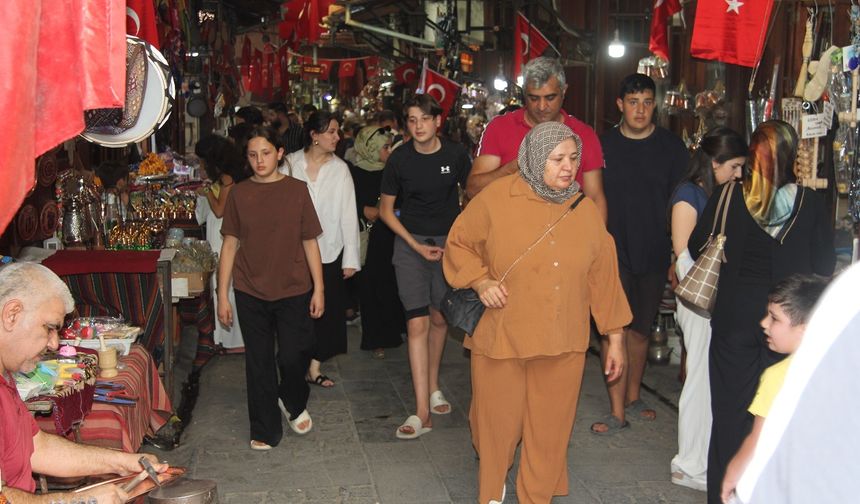 Gaziantep sıcaklara rağmen turist çekmeye devam ediyor