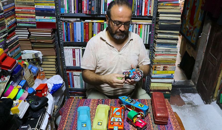 Gaziantepli sahafın oyuncak merakı koleksiyona dönüştü