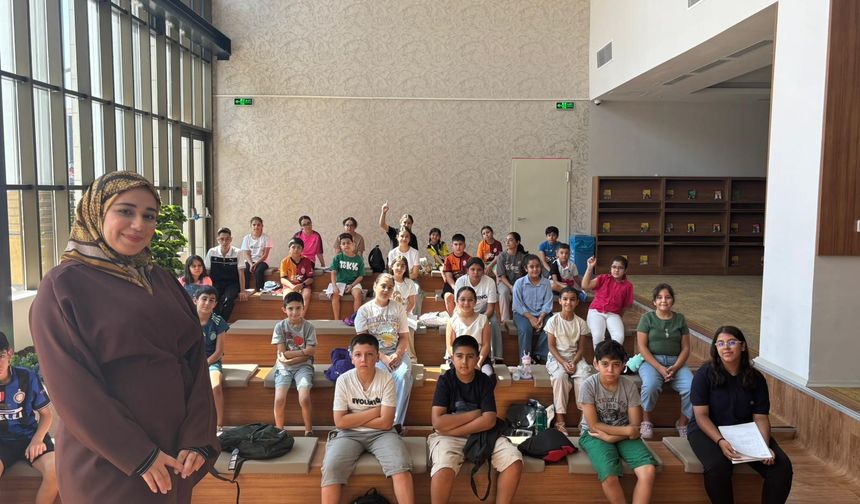Gaziantep Millet Kütüphanesi’nde İngilizce öğreniyorlar…