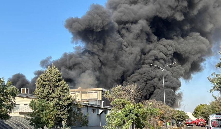 Gaziantep'te geri dönüşüm fabrikasındaki yangın 4. saatinde