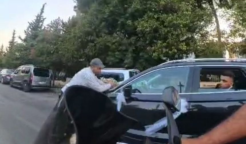 Gelin arabasının peşinden metrelerce koştu, bahşişi aldı… İşte o anlar