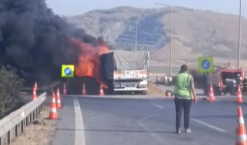 Gaziantep- Nurdağı Yolu'nda korku dolu anlar! Arpa dolu tır yandı…