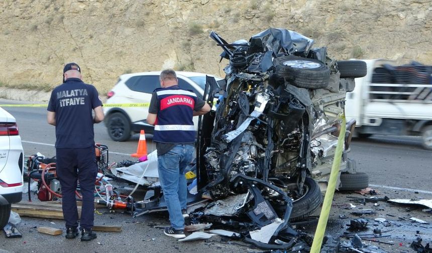 Feci kaza! Ortalık savaş alanına döndü! Ölü ve yaralılar var