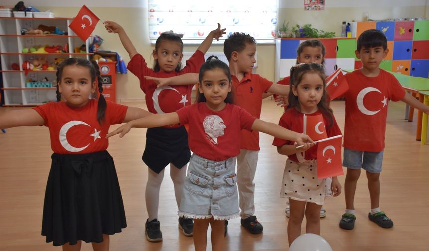 Gaziantepli miniklerin 30 Ağustos coşkusu