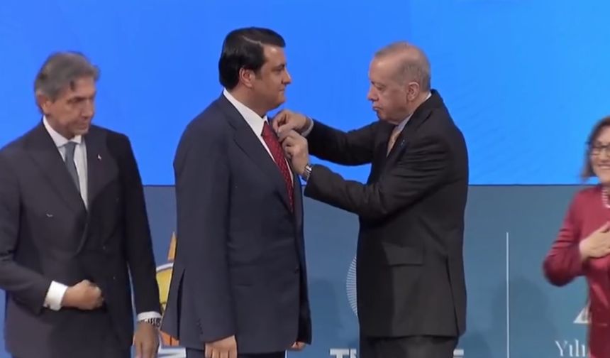 Rozetini Cumhurbaşkanı Erdoğan taktı! Umut Yılmaz AK Parti’ye geçti