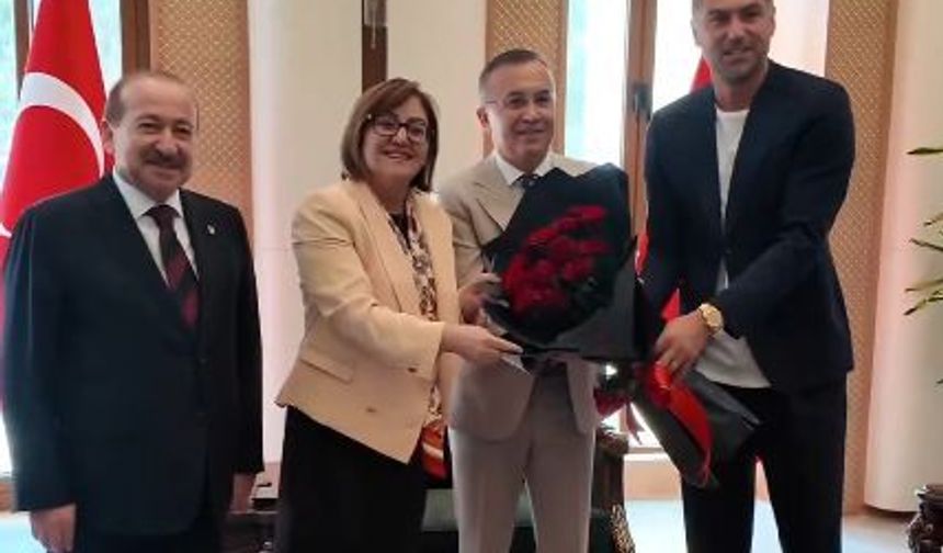 Gaziantep FK yönetimi ve teknik direktör Yılmaz'dan Vali Kemal Çeber'e ziyaret