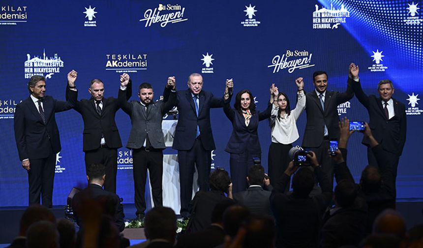 Beykoz Belediye Başkanvekili Gürzel, AK Parti’ye katıldı! Rozetini Cumhurbaşkanı Erdoğan taktı…