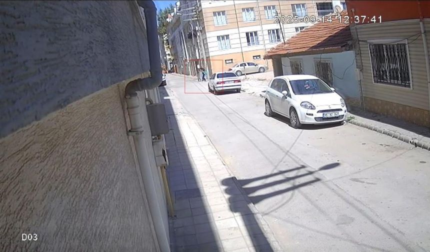 6 yaşındaki çocuk altın dolu kutuyu sokağa attı! Video haber…