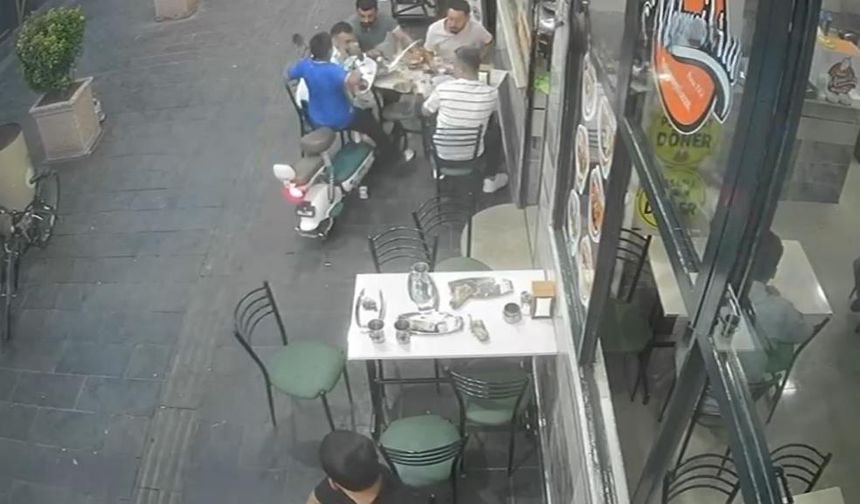 Gaziantep’te elektrikli bisiklet yemek yiyenlerin arasına daldı! Video haber...