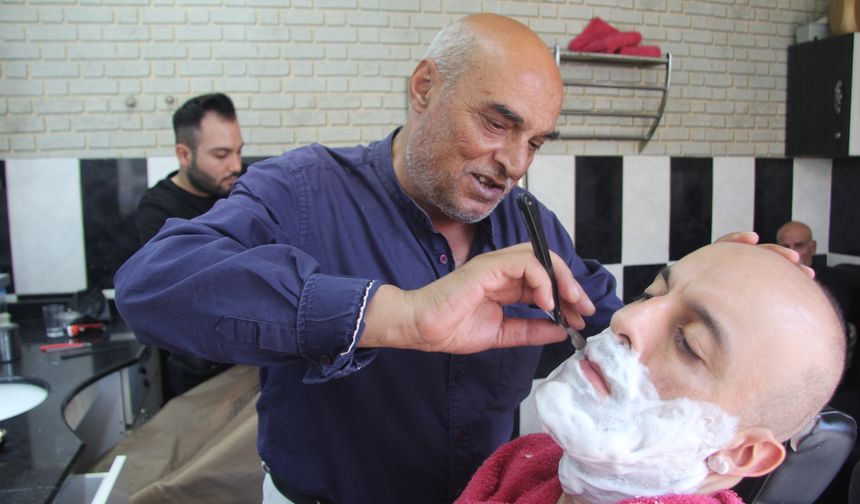 Gaziantepli berber 50 yıldır usturasını elinden bırakmıyor