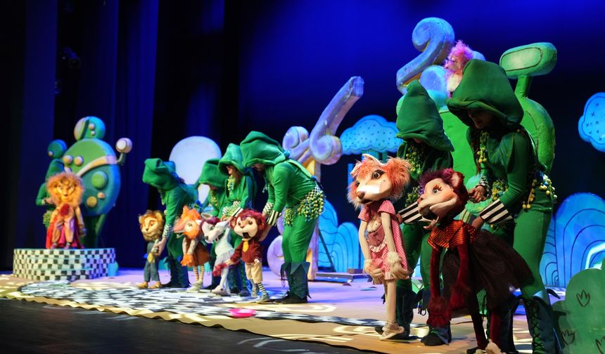 Gaziantep'te Çocuk Tiyatrosu Günleri başladı! Çocuklar doyasıya eğlendi