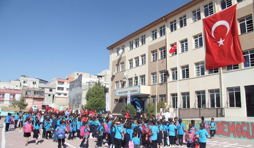 Gaziantep’te ilk ders zili çaldı! 705 bin öğrenci ders başı yaptı