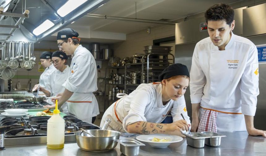 Ev yapımı konservede ‘ölümcül’ tehlike! Kasları felç edebiliyor