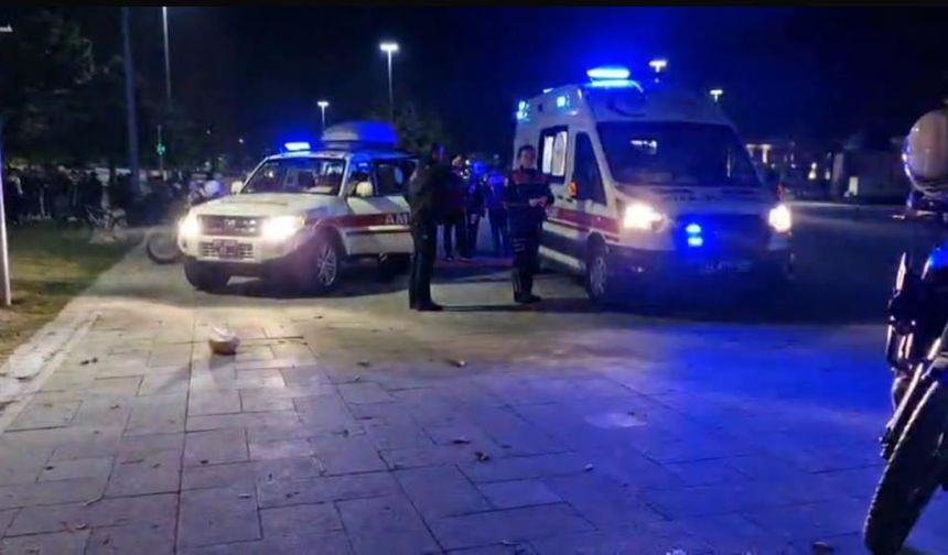 İki grup arasında bıçaklı kavga: 1 Çocuk öldü