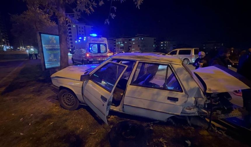 Gaziantep'te üç araç trafiği birbirine kattı: Yaralılar var!