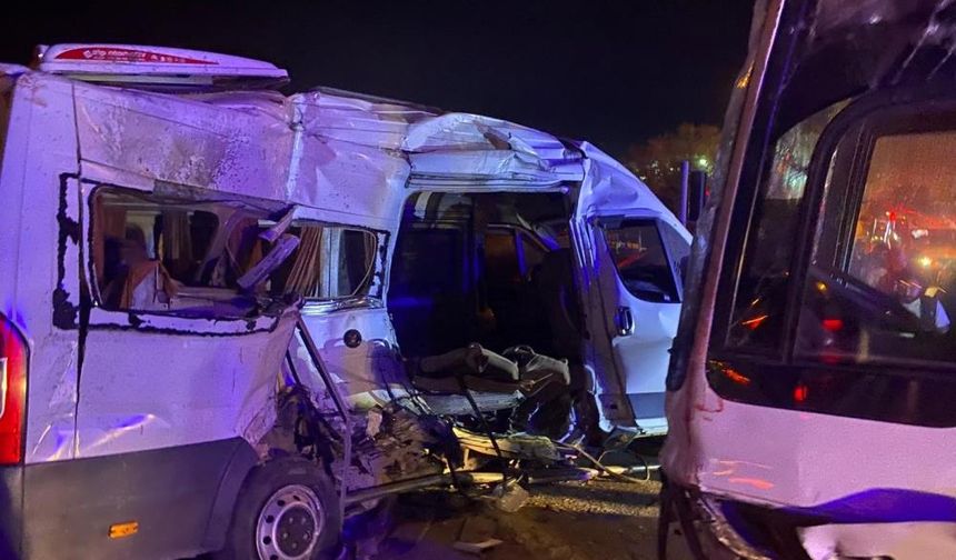 İşçi servisleri çarpıştı: 15 yaralı