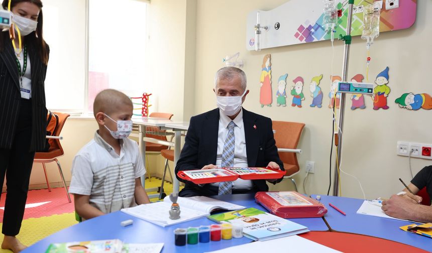 Tahmazoğlu’ndan anlamlı ziyaret!  Çocuklarla bir araya geldi