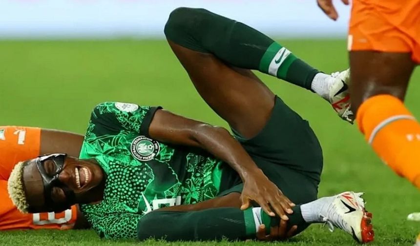 Osimhen’den kötü haber! Maça devam edemedi! Gözyaşlarıyla oyundan çıktı