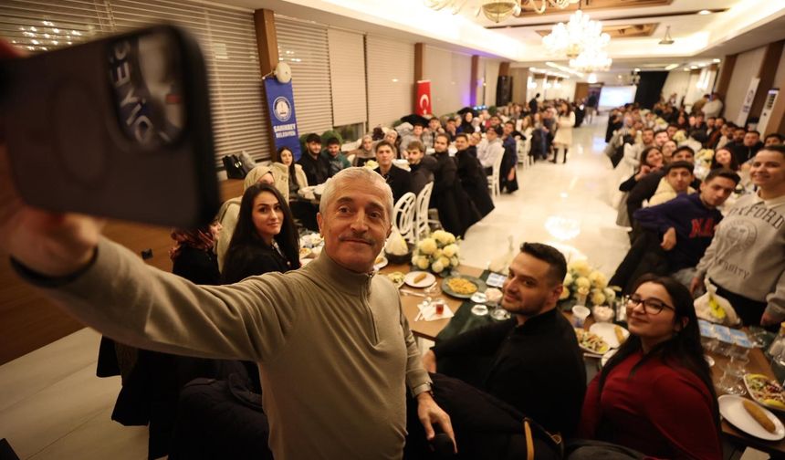 Tahmazoğlu Şahinbeyli öğrencilerle buluştu! Adeta gençlik şölenine dönüştü