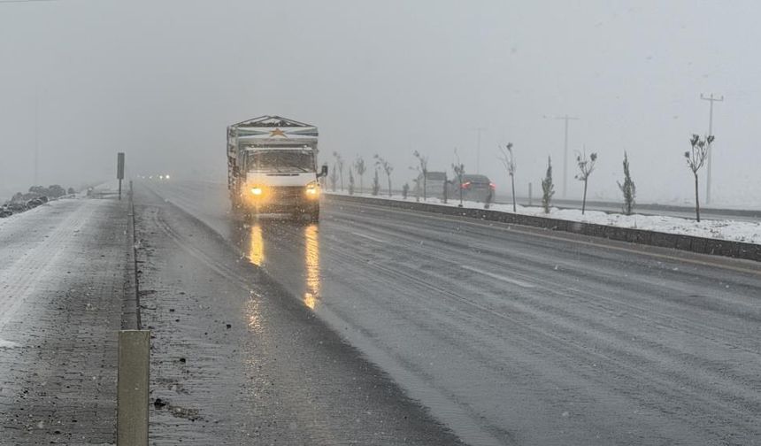 Meteoroloji tarafından uyarılar yapılmıştı! Gaziantep’in komşu ilinde kar yağışı etkisini göstermeye başladı