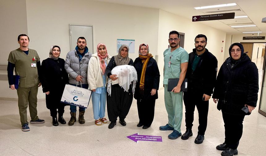 Gaziantep Büyükşehir, yeni yılın ilk bebeğini güvenle evine ulaştırdı