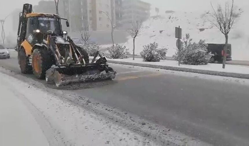 Şahinbey’den kar yağışına anında müdahale