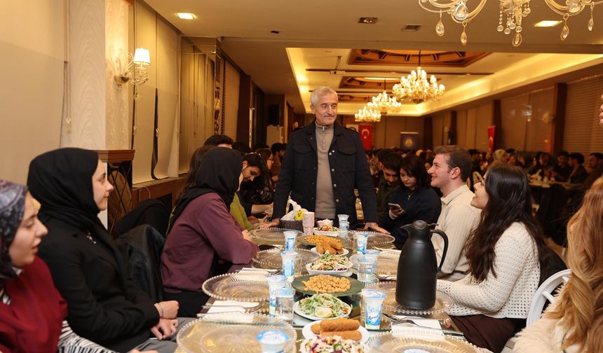 Tahmazoğlu Şahinbeyli öğrencilerle Bingöl ve Erzurum’da buluştu