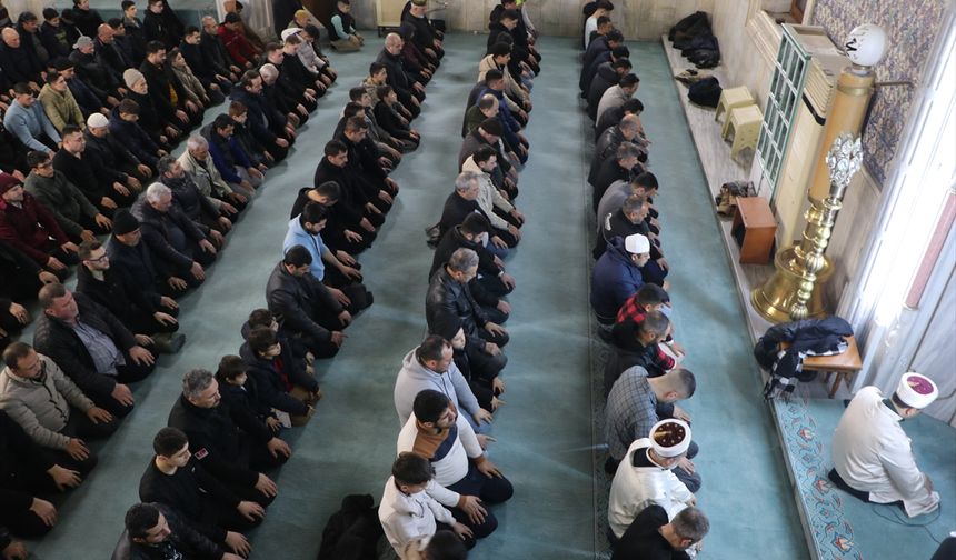 Gaziantep ve çevre illerde ilk teravih namazı kılındı